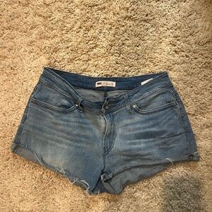 Levi’s Curvy Jean Shorts